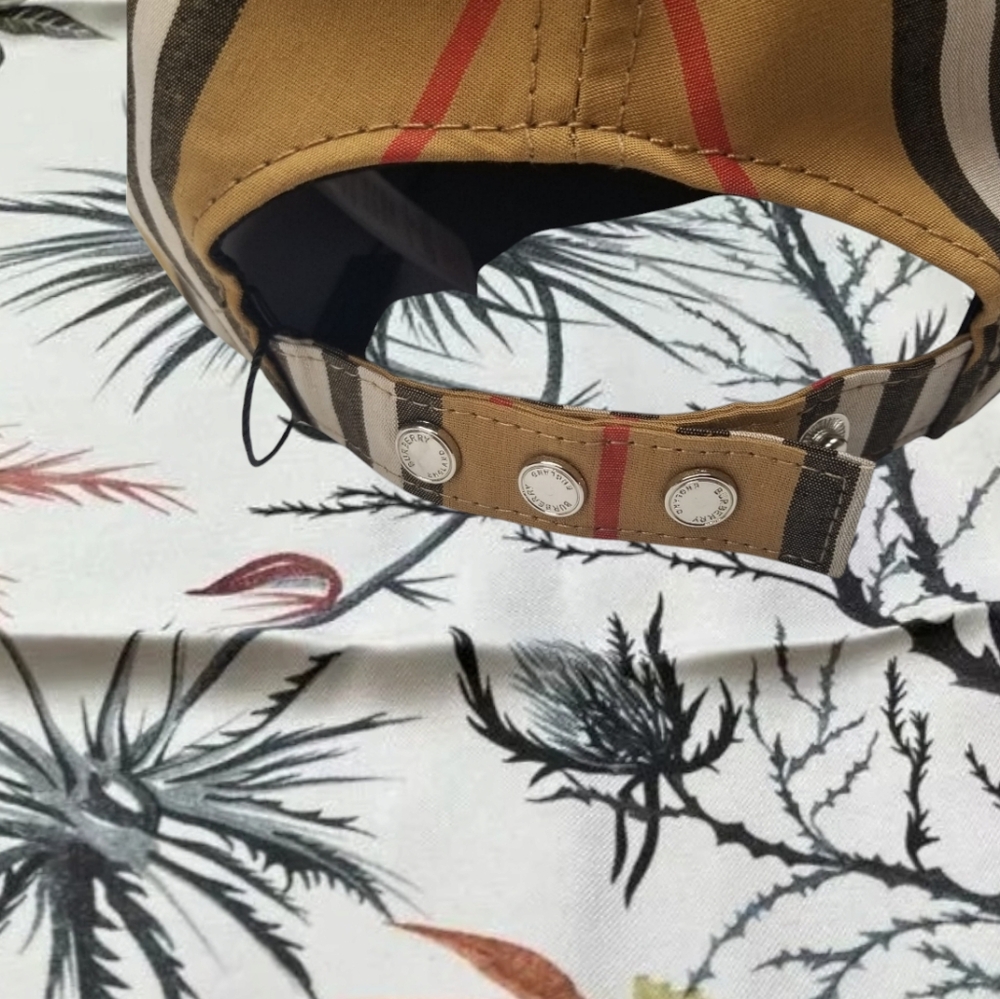 Burberry hat - Picture 3 of 3